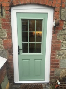 chart-well-green-on-white-composite-door-door-style-name-beeston-with-traditional-cottage-handle